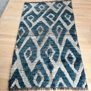 Room & Board Patterned Wool Rug in Blue and Cream 3x5